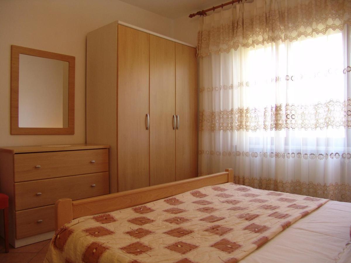 Apartments Bozica Krk Town Bagian luar foto