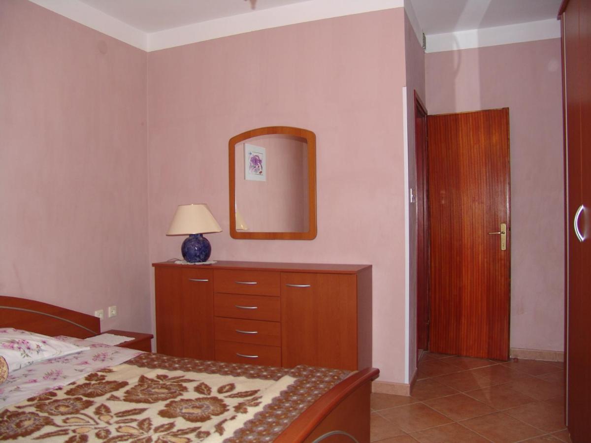 Apartments Bozica Krk Town Bagian luar foto