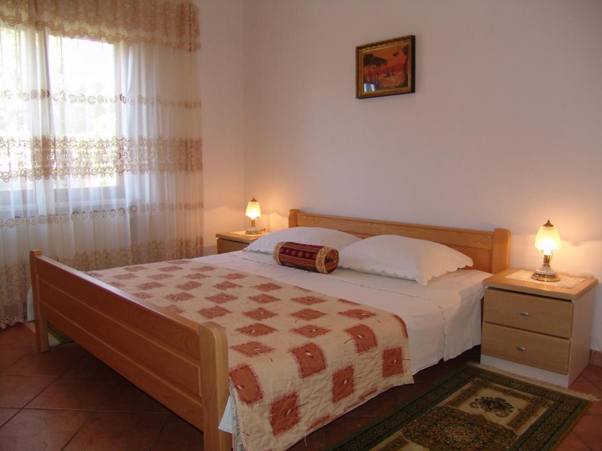 Apartments Bozica Krk Town Bagian luar foto