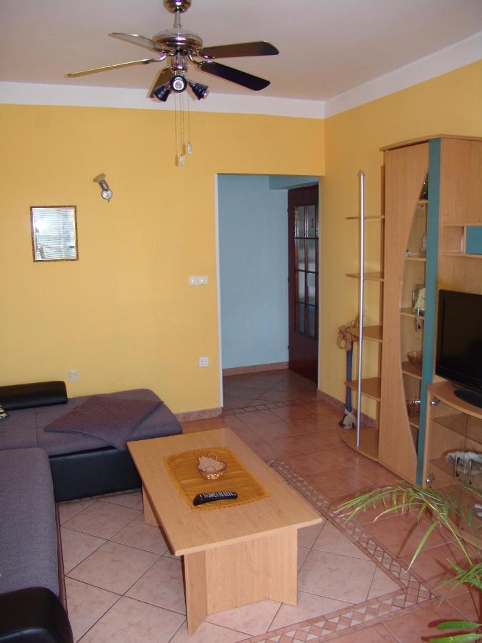 Apartments Bozica Krk Town Bagian luar foto