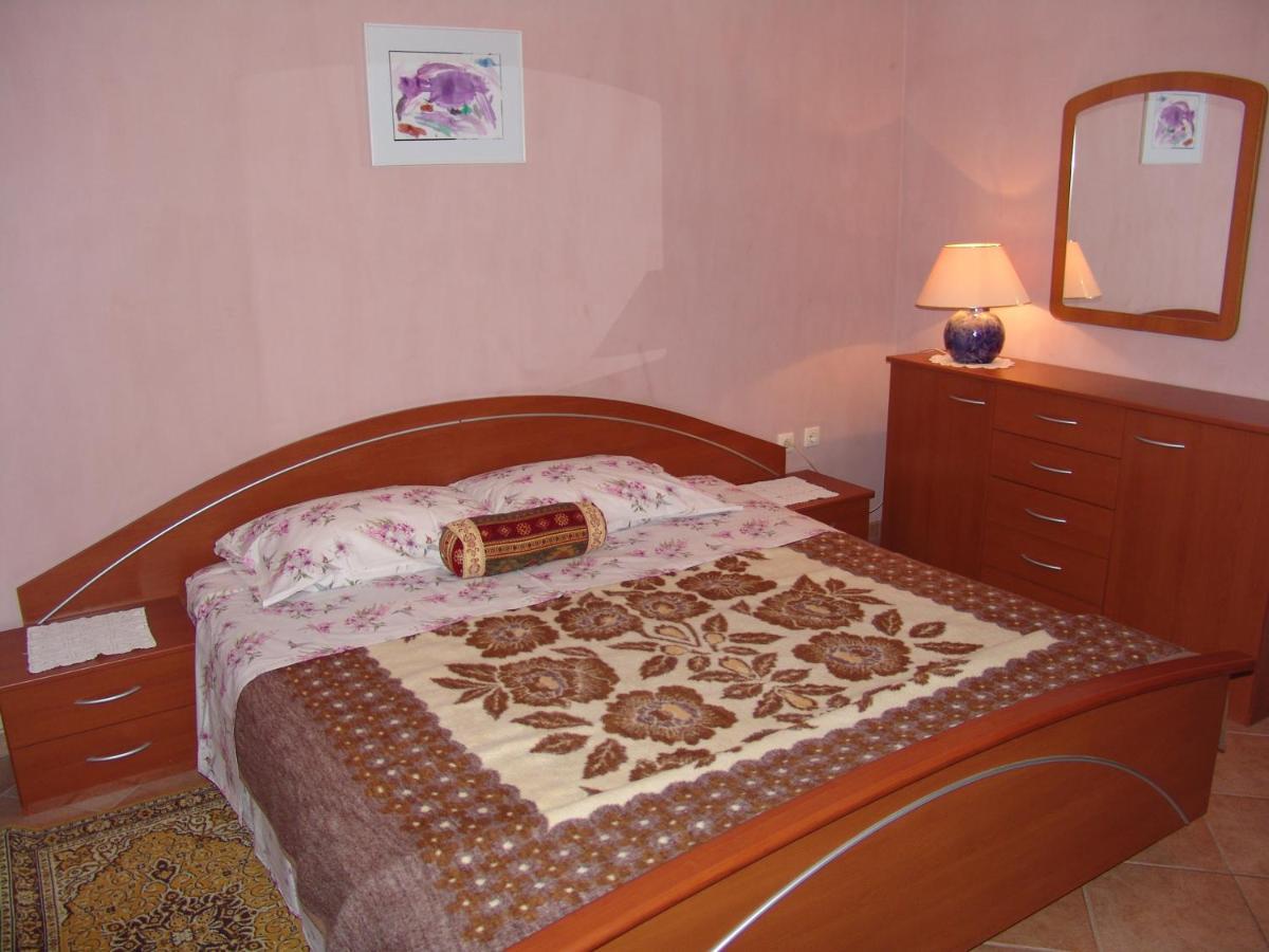 Apartments Bozica Krk Town Bagian luar foto