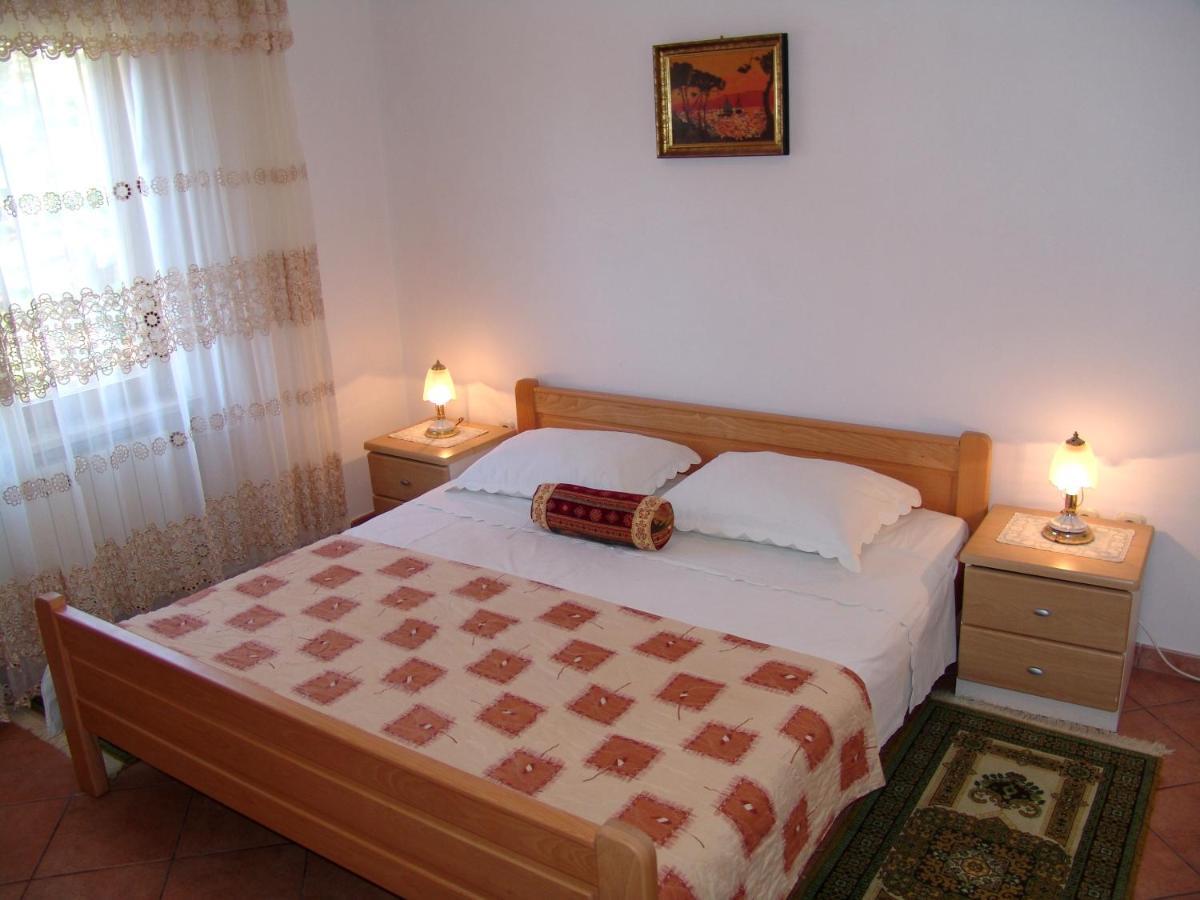 Apartments Bozica Krk Town Bagian luar foto