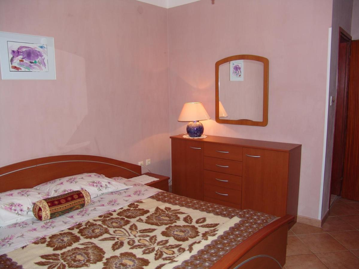 Apartments Bozica Krk Town Bagian luar foto