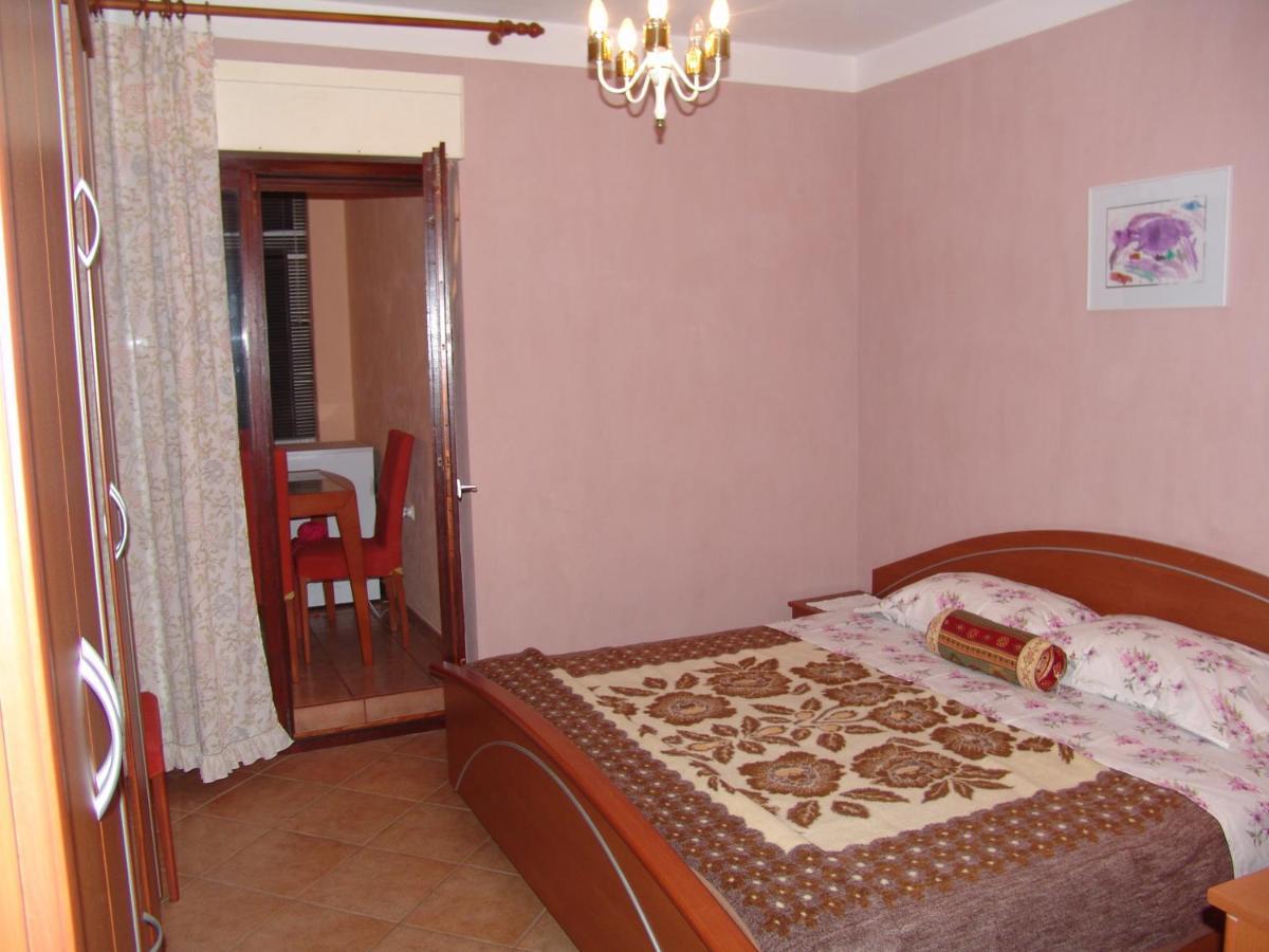 Apartments Bozica Krk Town Bagian luar foto
